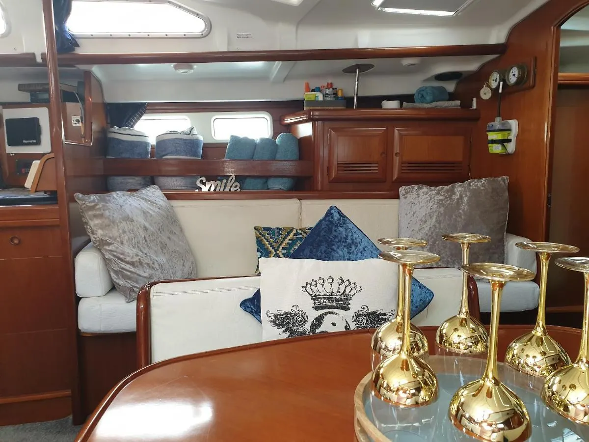 Botel Luxury Yacht Stay 