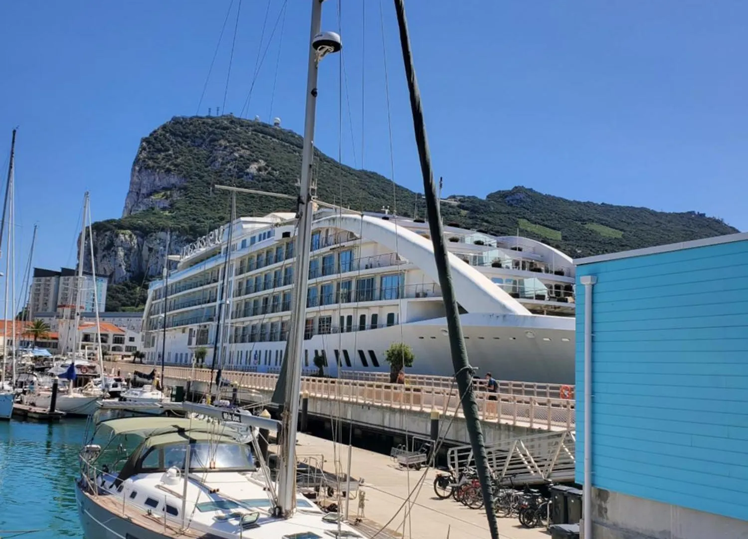 Botel Luxury Yacht Stay 