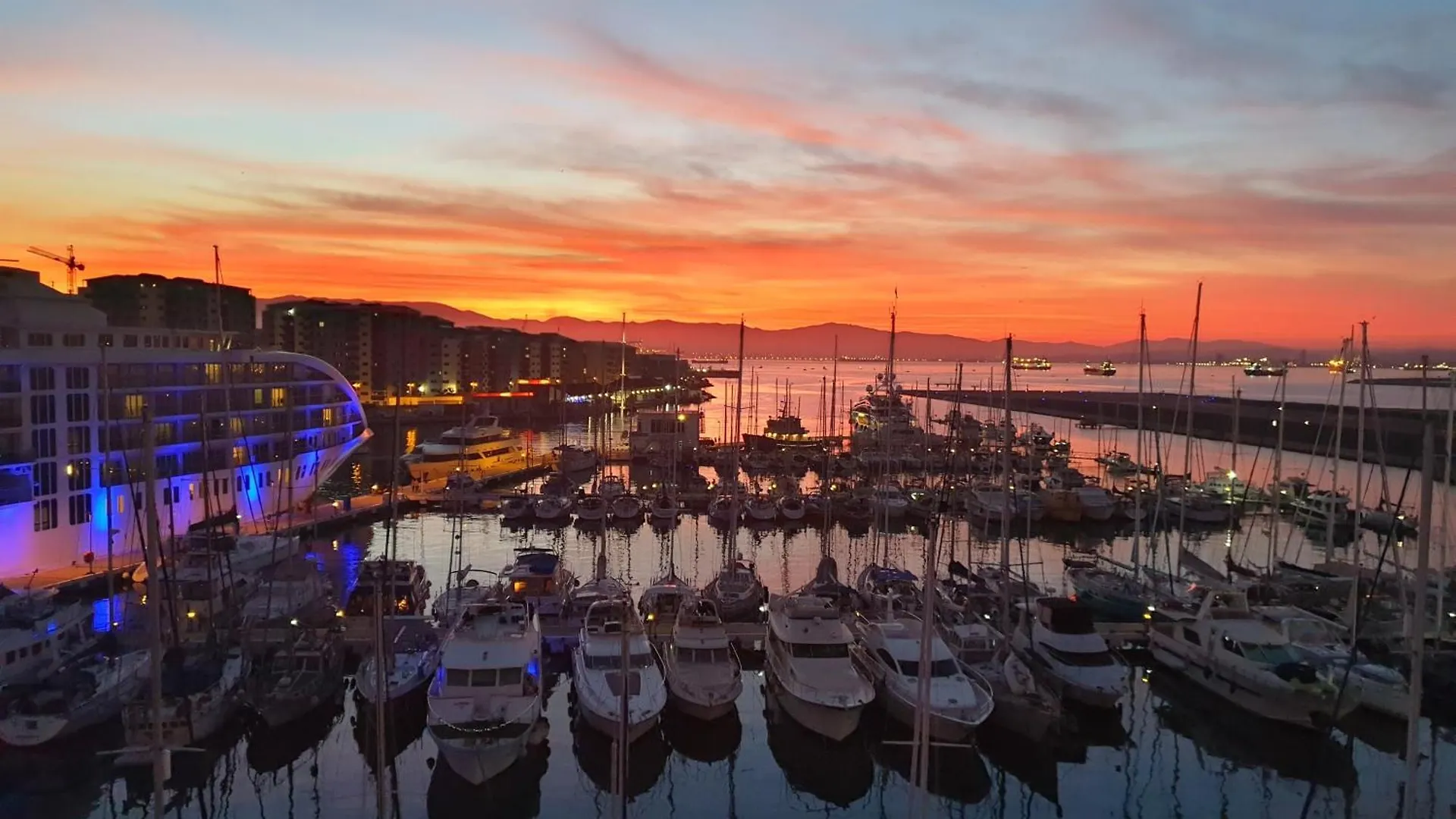 Botel Luxury Yacht Stay 