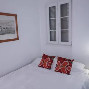 Charming Colonial Flat In Historic Building Apartment